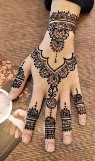 17. Dome shaped design in Arabic Mehndi for brides