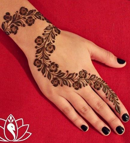 19. S-design in Arabic Mehndi for brides