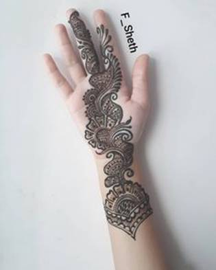 29. Floral and Paisley trail design in Arabic Mehndi for brides