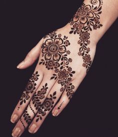 33. Multiple flower trails design in Arabic Mehndi for brides