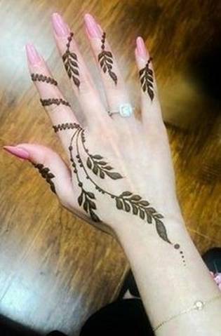 7. Leaf trails in Arabic Mehndi for brides