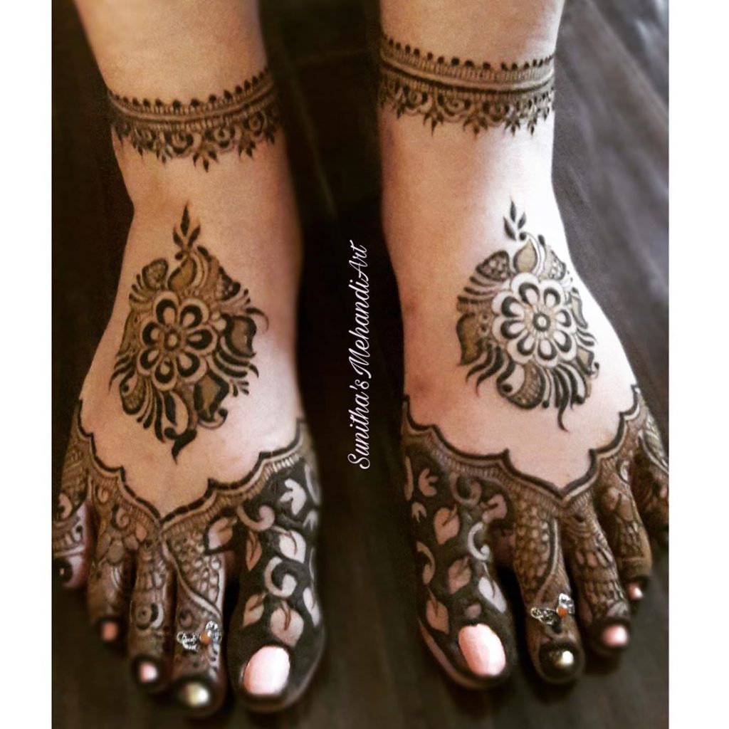 Minimal bridal mehndi deisgns