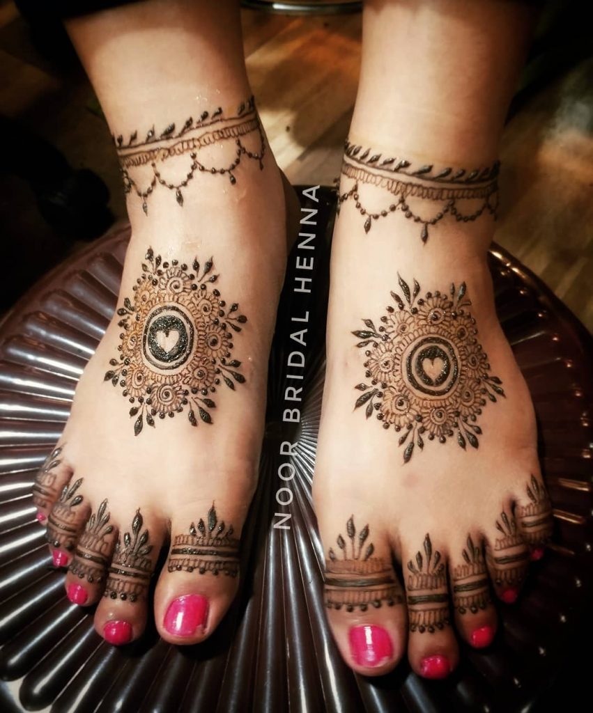 Minimalist bridal mehndi