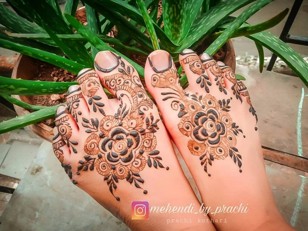 Minimalist bride henna design