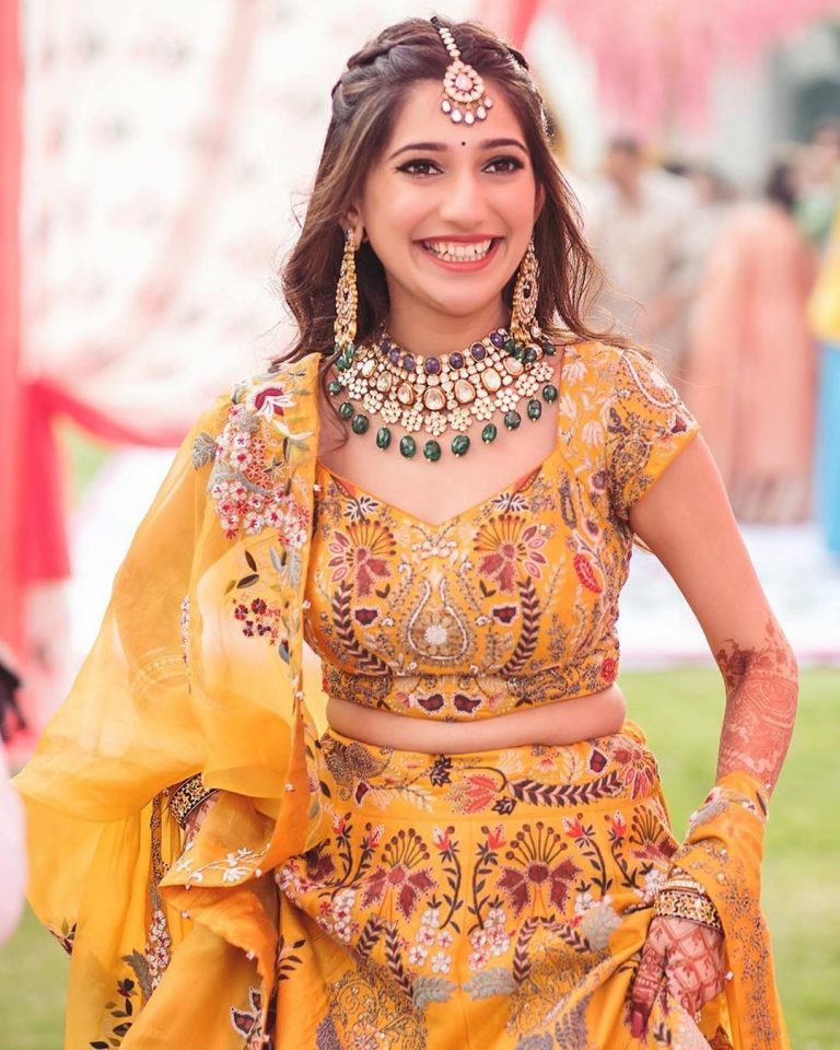 25 Latest Mehndi outfits for the bride to be - Get Inspiring Ideas for ...