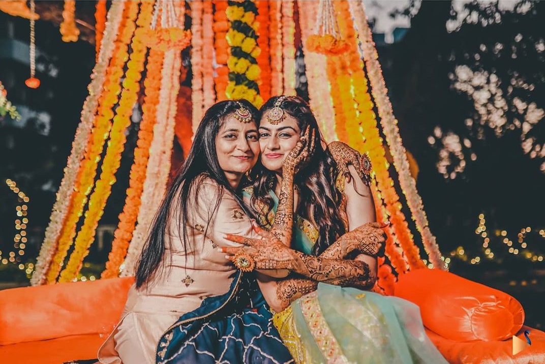 Trending #MehendiPoses Every Bride-To-Be Should Bookmark! | Indian bride  photography poses, Indian wedding photography poses, Bride photos poses