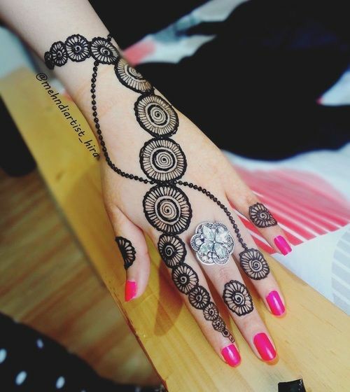 Backhand mehndi