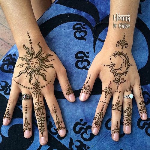 Minimalistic mehndi