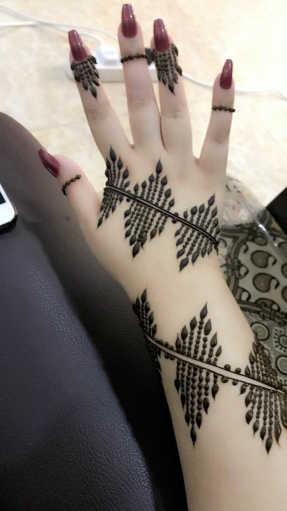 Simple mehndi pattern