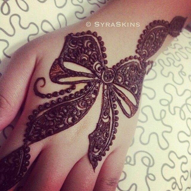 Bow mehndi design