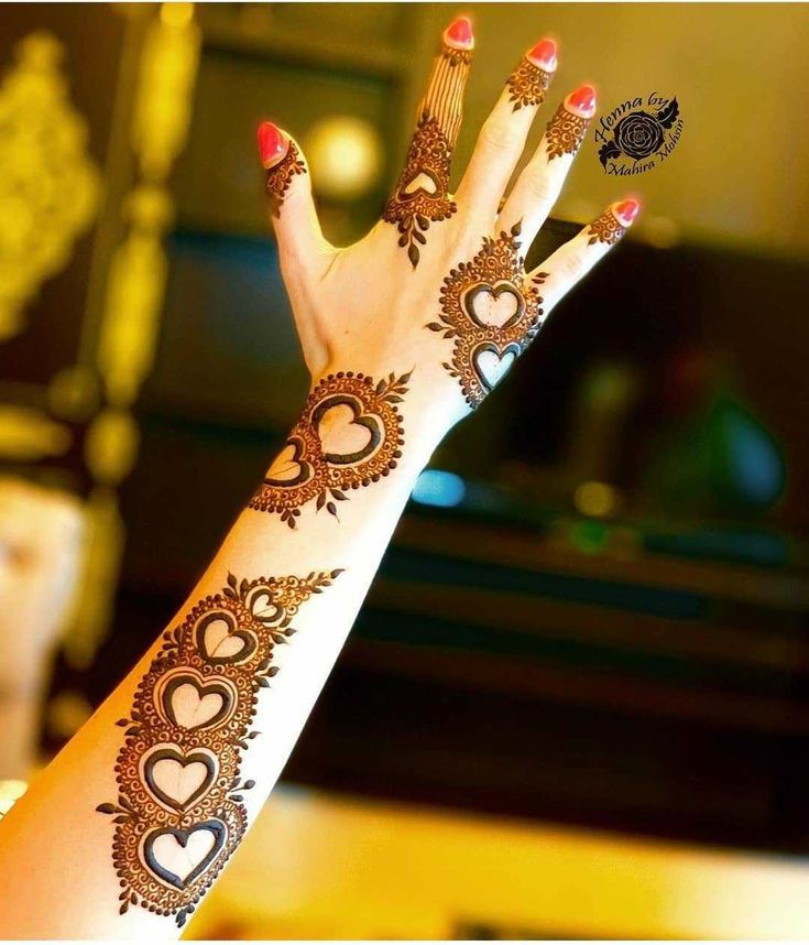 Backhand mehndi design