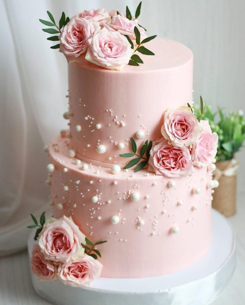 Beautifully decorated wedding cake. | Photo 248407