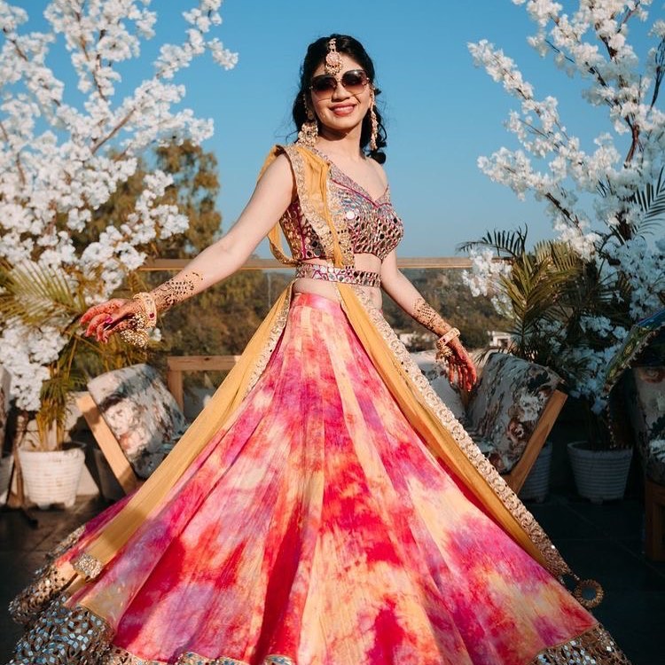 Bridal Lehenga Tips For The Summer Bride To Stay Cool & Comfy