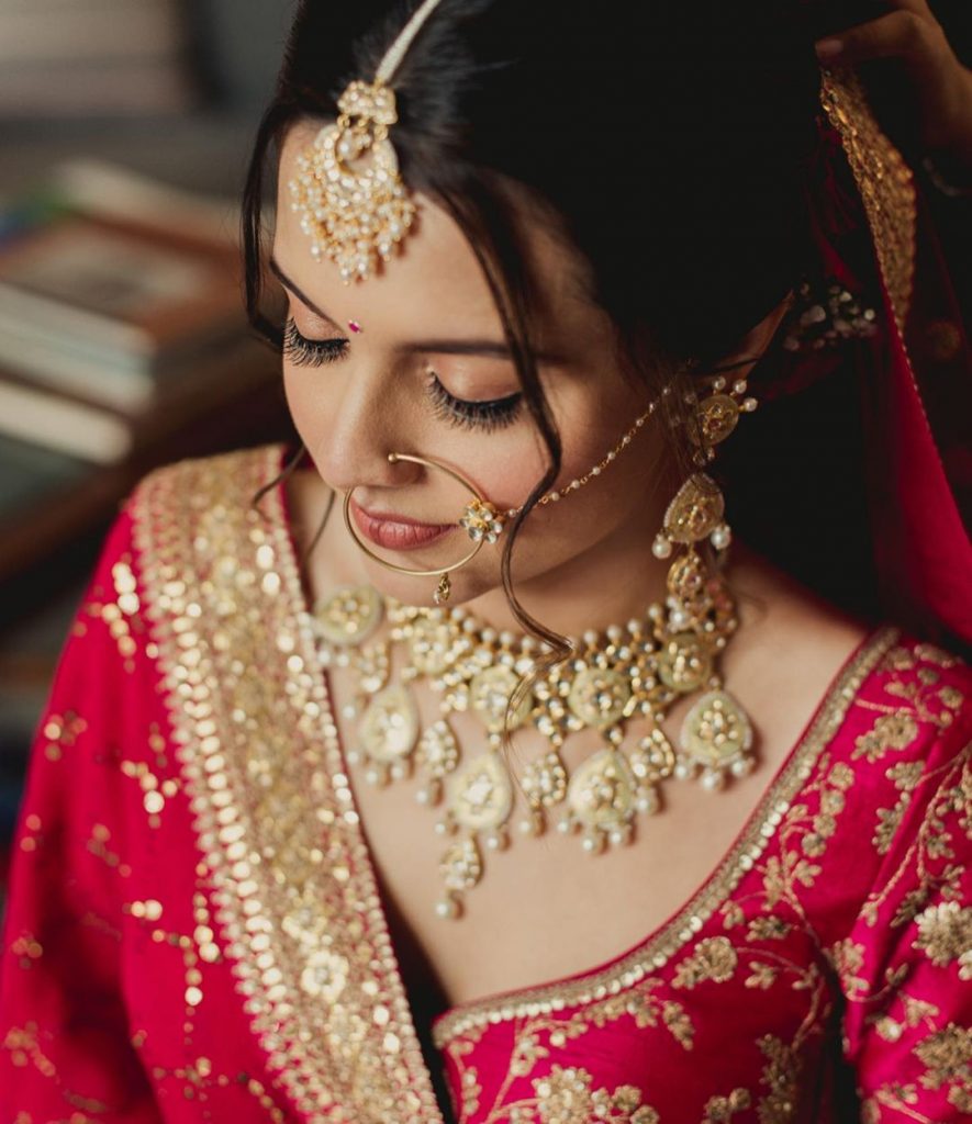 Brides who opted for subtle makeup with their red lehenga - Fab Weddings