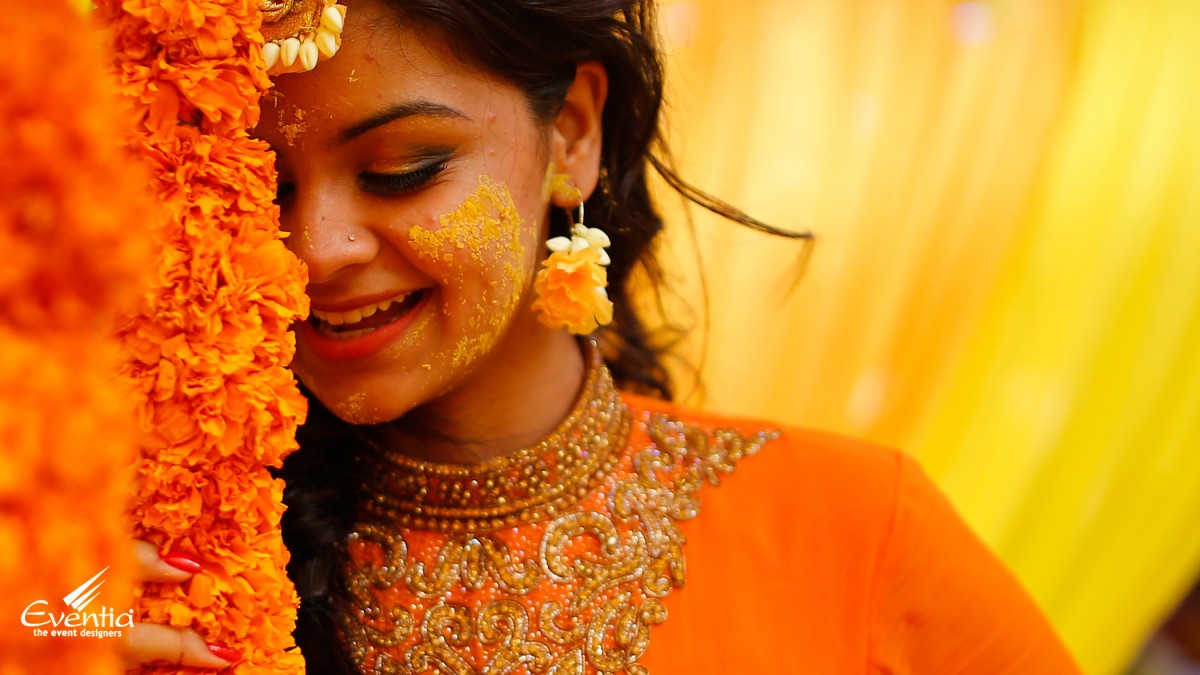 Sunshine-themed Haldi decor idea that we just adore! - Fab Weddings