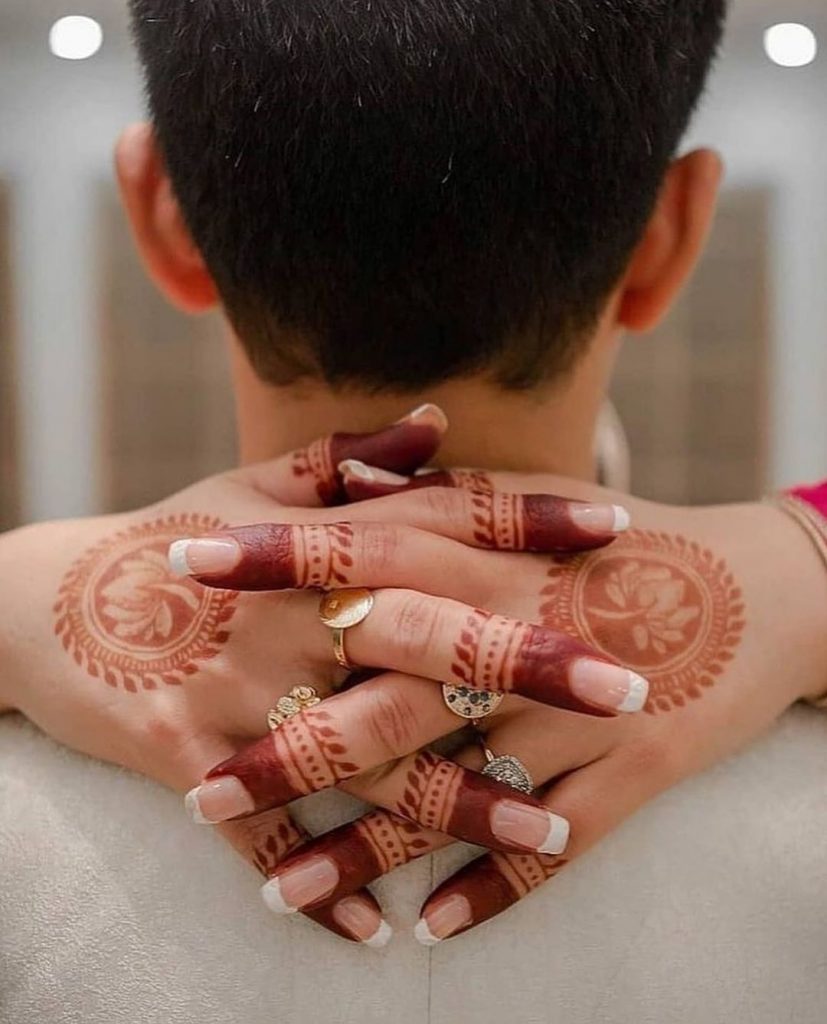 Simple mehendi design