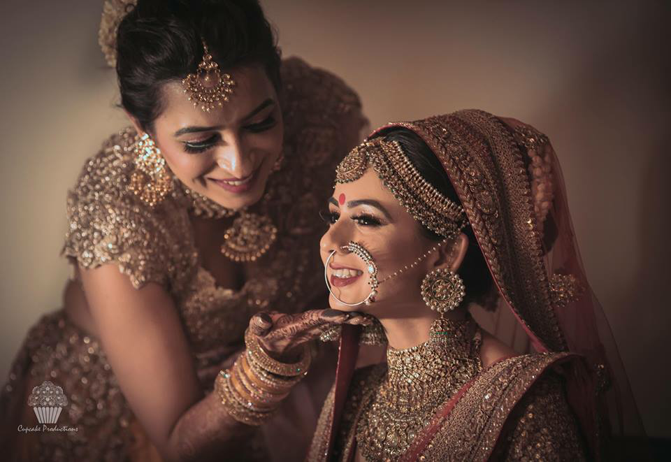 Pin by Mubeena Kalokhe on dresses | Sisters photoshoot poses, Bride  photography poses, Bridal photography poses