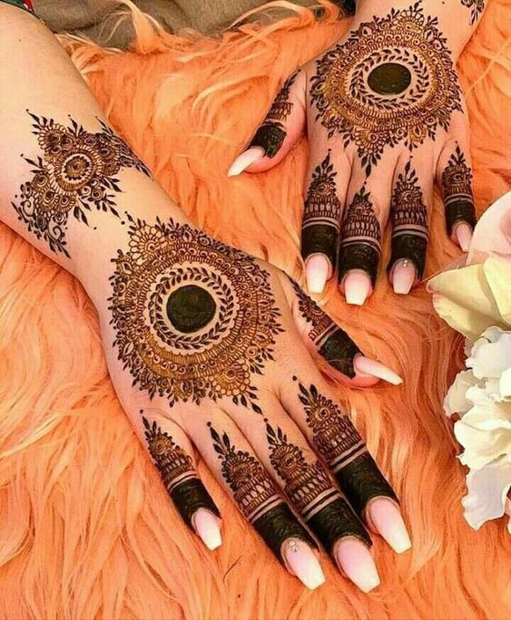 Hariyali Teej Mehndi Designs: हरियाली तीज पर इन खूबसूरत और यूनिक मेंहदी  डिज़ाइन्स से सजाएं अपने हाथ - Beautiful and unique mehndi designs of  Hariyali teej and significance of henna