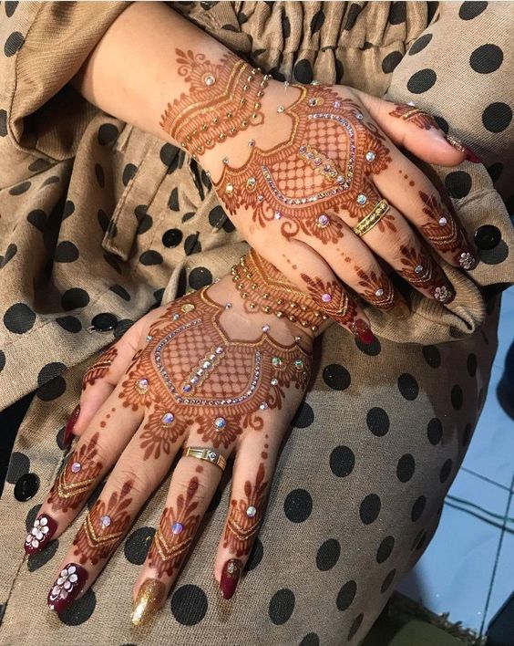 Unique mehendi design for teej 2023