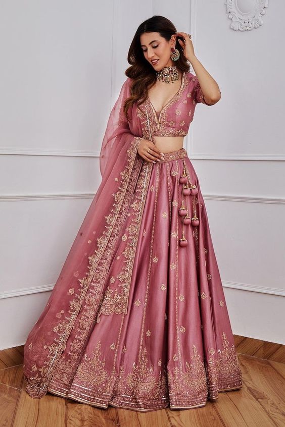 Top 5 Karwa Chauth Outfit Ideas 2023 : Celebrating Traditions!