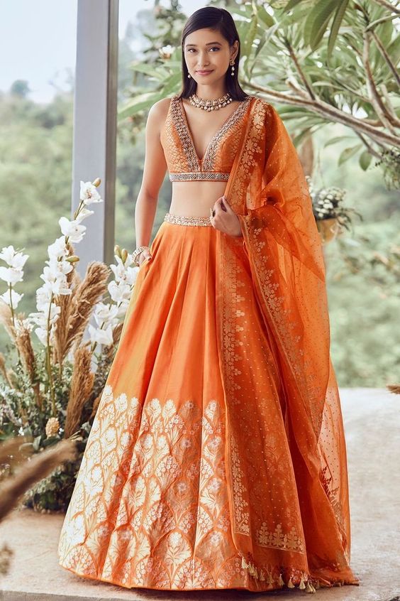 Top 5 Karwa Chauth Outfit Ideas 2023 : Celebrating Traditions!